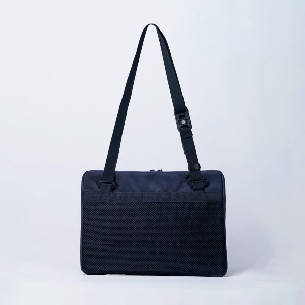 essential gear 14 inch laptop sleeve detail
